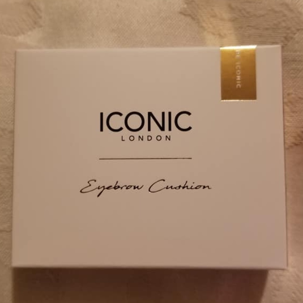 Iconic London Eyebrow Cushion in Medium
